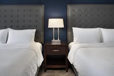 Photo 5 - Garner Hotel Topeka West by IHG
