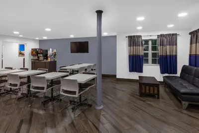 Photo 3 - Microtel Inn & Suites by Wyndham Baltimore BWI Airport