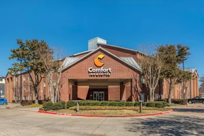 Photo 2 - Comfort Inn & Suites North Dallas - Addison