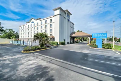 Photo 2 - Sonesta Essential Orlando Airport