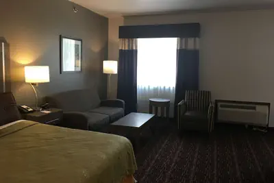 Photo 5 - SureStay Plus Hotel by Best Western Edmond