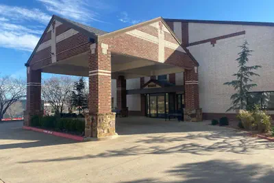Photo 2 - SureStay Plus Hotel by Best Western Edmond