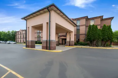 Photo 2 - Quality Inn & Suites Sellersburg - Louisville Area
