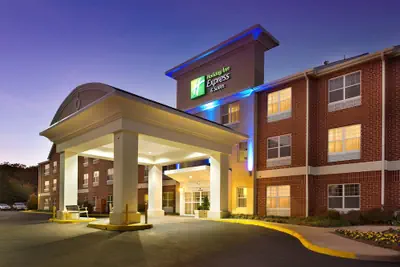 Photo 2 - Holiday Inn Express and Suites Manassas by IHG
