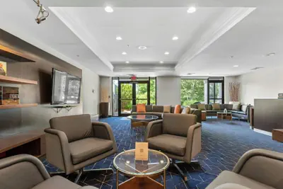 Photo 4 - Courtyard by Marriott Burlington Williston