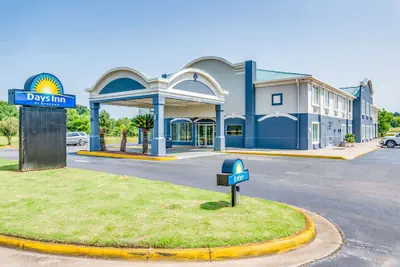 Photo 2 - Days Inn by Wyndham Coliseum Montgomery AL