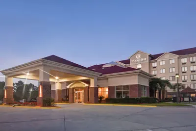 Photo 2 - Doubletree by Hilton Hattiesburg, MS
