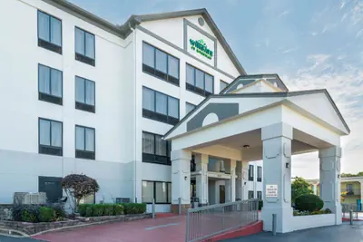 Photo 2 - Wingate by Wyndham Memphis East