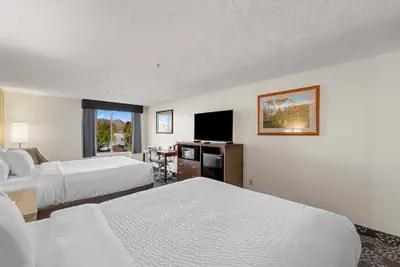 Photo 4 - Clarion Pointe Wenatchee