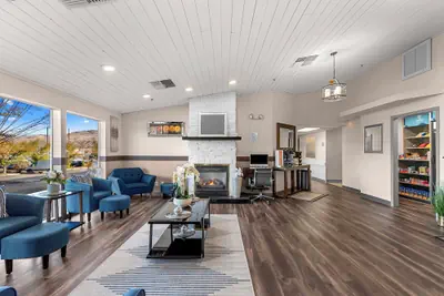 Photo 2 - Clarion Pointe Wenatchee