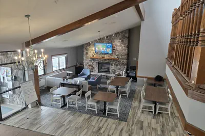Photo 4 - AmericInn by Wyndham Sturgeon Bay