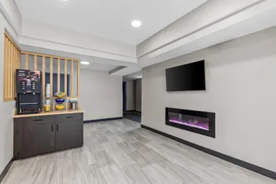 Photo 4 - Days Inn & Suites by Wyndham Union City