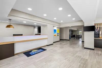 Photo 5 - Days Inn & Suites by Wyndham Union City