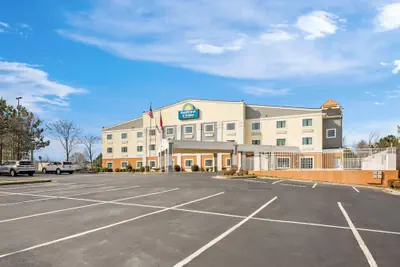 Photo 2 - Days Inn & Suites by Wyndham Union City