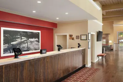 Photo 3 - Hampton Inn & Suites New Orleans Convention Center