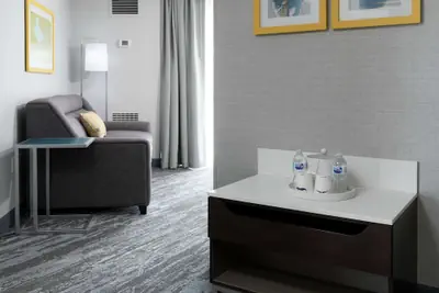 Photo 5 - Hampton Inn & Suites Memphis-Beale Street