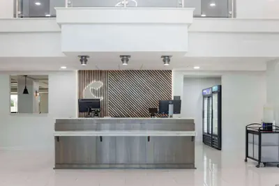 Photo 5 - Comfort Inn & Suites New Orleans Airport North