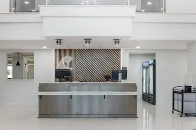 Photo 5 - Comfort Inn & Suites New Orleans Airport North