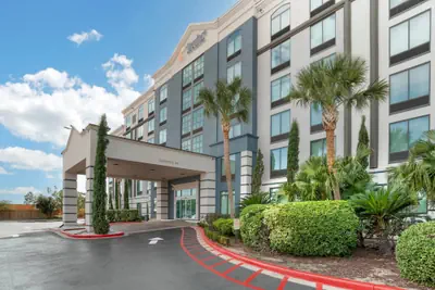 Photo 2 - Comfort Inn & Suites New Orleans Airport North