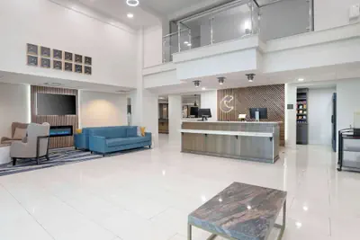 Photo 3 - Comfort Inn & Suites New Orleans Airport North