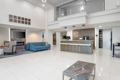 Photo 3 - Comfort Inn & Suites New Orleans Airport North