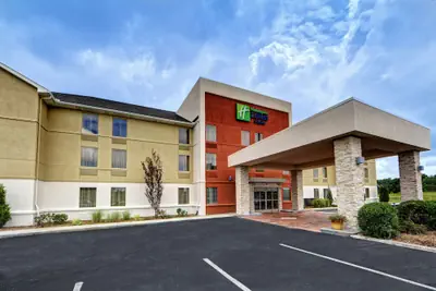 Photo 2 - Holiday Inn Express & Suites Crossville by IHG