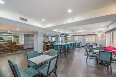 Photo 5 - Hampton Inn Oakland-Hayward