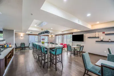 Photo 4 - Hampton Inn Oakland-Hayward