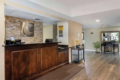 Photo 3 - Comfort Suites Tulare Sequoia Gateway