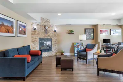 Photo 4 - Comfort Suites Tulare Sequoia Gateway