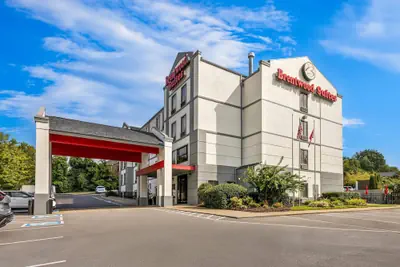 Photo 2 - Brentwood Suites Nashville, an Ascend Collection Hotel