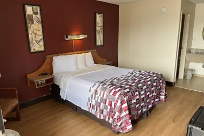 Photo 5 - Red Roof Inn Virginia Beach - Norfolk Airport