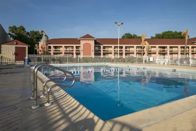 Photo 2 - Red Roof Inn Virginia Beach - Norfolk Airport