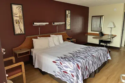 Photo 4 - Red Roof Inn Virginia Beach - Norfolk Airport