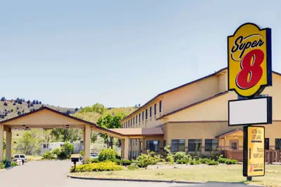 Photo 2 - Super 8 by Wyndham Klamath Falls