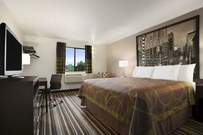 Photo 5 - Super 8 by Wyndham Portland Airport