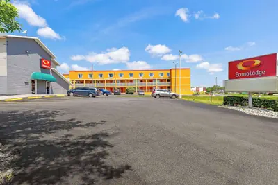 Photo 2 - Econo Lodge Akron Copley Northwest