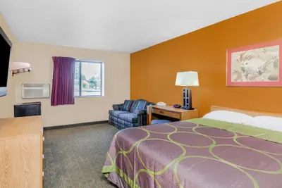 Photo 3 - Super 8 by Wyndham Charlotte/Amusement Park Area