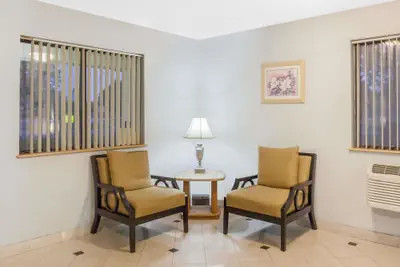 Photo 2 - Super 8 by Wyndham Charlotte/Amusement Park Area