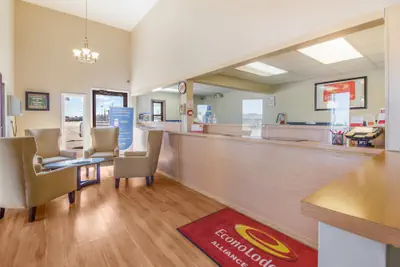 Photo 4 - Econo Lodge Alliance