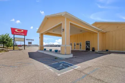 Photo 2 - Econo Lodge Alliance