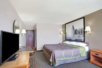 Photo 4 - Super 8 by Wyndham Nashville/ Dntn/ Opryland Area