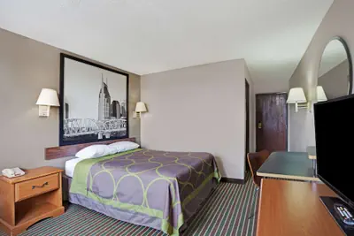 Photo 3 - Super 8 by Wyndham Nashville/ Dntn/ Opryland Area