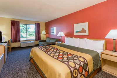 Photo 4 - Super 8 by Wyndham Appleton