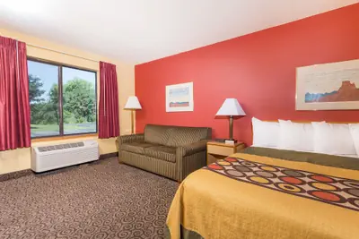 Photo 3 - Super 8 by Wyndham Appleton