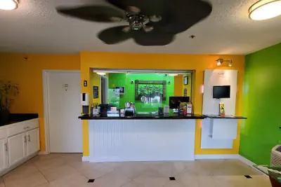 Photo 3 - Coastal Inn & Suites - Wilmington, NC