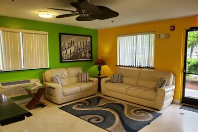 Photo 4 - Coastal Inn & Suites - Wilmington, NC