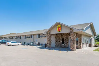 Photo 2 - Super 8 by Wyndham Kearney