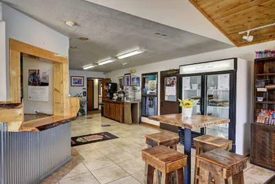 Photo 4 - Super 8 by Wyndham Gardiner/Yellowstone Park Area