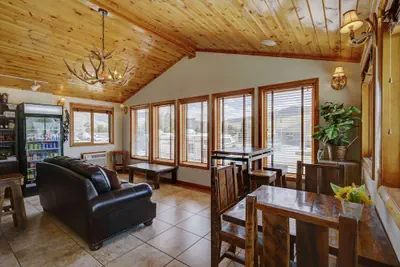 Photo 3 - Super 8 by Wyndham Gardiner/Yellowstone Park Area